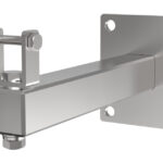 Eine silberne Metallkonstruktion mit vier Löchern an der Basis und einer Schraubverbindung am Ende.