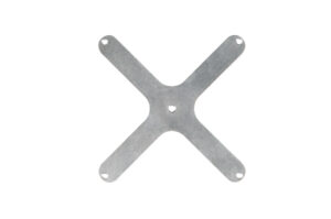 Metallische X-förmige Halterung mit Löchern an den Enden und in der Mitte.