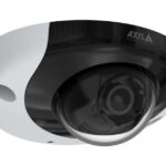 Überwachungskamera mit Kuppelgehäuse von Axis Communications.