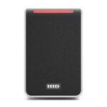 Ein schwarzer RFID-Kartenleser mit einer roten LED-Anzeige an der Oberseite und dem "HID"-Logo unten.