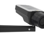 Kompakte Überwachungskamera mit Wandhalterung, schwarz und grau, seitlich gezeigt.