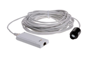Ein Überwachungskamera-Modul mit einem langen weißen Kabel und einem schwarzen Kamerakopf.