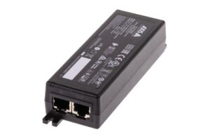 Ein schwarzer PoE-Injektor mit zwei Ethernet-Ports und technischen Spezifikationen auf der Oberseite.