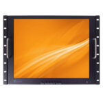 Ein schwarzer Bildschirm mit leuchtend orangefarbenem Hintergrund, montiert in einem Rack-Gehäuse mit seitlichen Griffen.