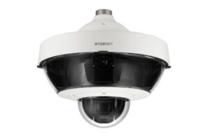 Eine weiße Wisenet-Überwachungskamera mit einem kugelförmigen Design.