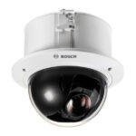 Bosch Überwachungskamera mit Kuppeldesign, weiße Befestigung.
