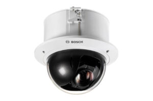 Bosch Überwachungskamera mit Kuppeldesign, weiße Befestigung.
