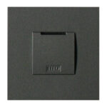 Ein schwarzer RFID-Kartenleser an einer Wand.