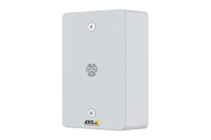 Ein rechteckiges, weißes Gerät mit der Aufschrift "AXIS Communications" an der unteren Kante. Es hat zwei sichtbare Schrauben und ein Lüftungsgitter in der Mitte.