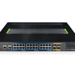 Ein schwarzer Gigabit-Ethernet-Switch mit mehreren Ports und gelben sowie blauen Markierungen auf der Vorderseite.