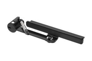 Ein schwarzes Metall-Scharnier mit Federmechanismus, geeignet für Möbel oder Türen.