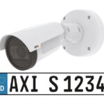 Eine Überwachungskamera und ein deutsches Nummernschild mit der Aufschrift "AXI S 1234".