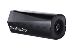 Eine schwarze Überwachungskamera mit der Aufschrift "Avigilon".