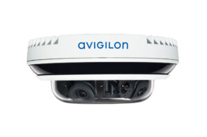 Kuppelförmige Überwachungskamera der Marke Avigilon mit mehreren Linsen.