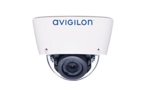 Überwachungskamera von Avigilon, weißes Gehäuse mit sichtbarem Objektiv.