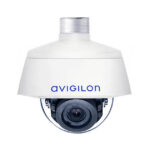 Eine weiße Überwachungskamera mit der Aufschrift "Avigilon".