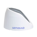 Ein weißer Gerätehalter mit geneigter Öffnung und umgekehrtem Schriftzug in Blau.