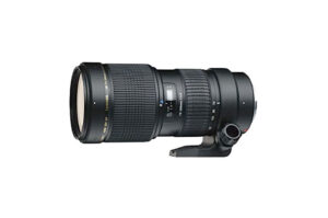 Objektiv Tamron 70-200mm f/2.8 mit Stativhalterung, schwarze Farbe.