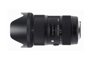 Ein Sigma-Objektiv mit 18-35mm Brennweite und F1.8 Blende, seitlich dargestellt.