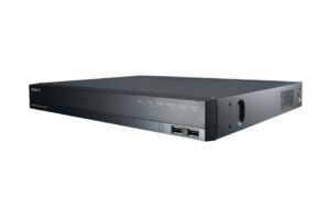 Schwarzer Netzwerkrekorder mit USB-Anschlüssen an der Vorderseite.
