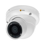 Eine weiße Dome-Kamera von Eneo, abgebildet auf einem weißen Hintergrund.