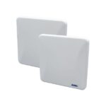 Zwei weiße, quadratische Objekte mit abgerundeten Kanten und einem kleinen blauen Logo in der unteren Ecke.