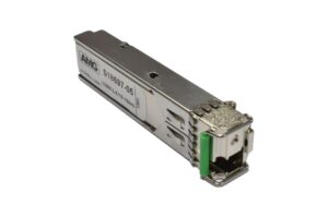 Ein optisches Transceivermodul mit der Aufschrift "AMG S18697.05".