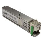 Ein silberner SFP-Transceiver mit der Aufschrift "AMG S18055-05".