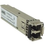 Ein SFP-Modul in einem silberfarbenen Gehäuse für optische Netzwerkkonnektivität.