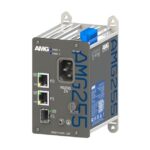 Ein industrieller PoE (Power over Ethernet) Schalter der Marke AMG, Modell AMG255 mit mehreren Anschlüssen und blauen Akzentdetails.