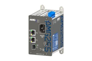 Ein industrieller PoE (Power over Ethernet) Schalter der Marke AMG, Modell AMG255 mit mehreren Anschlüssen und blauen Akzentdetails.