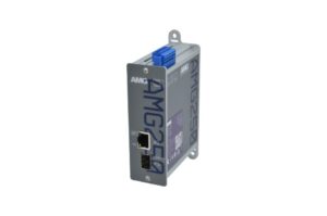 Ein Industrie-Switch mit zwei Netzwerkports und blauer Anschlussklemme, Modellbezeichnung AMG250.