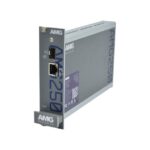 Das Bild zeigt ein Netzwerkgerät von AMG mit der Modellnummer AMG250. Das Gerät hat Anschlüsse auf der Vorderseite und ist in einem grauen Gehäuse untergebracht.