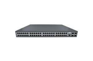 Netzwerk-Switch mit mehreren Ethernet-Ports von vorne gesehen.