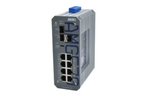 Ein grauer Netzwerk-Switch mit mehreren Ethernet-Ports und blauem Schriftzug "AMG".