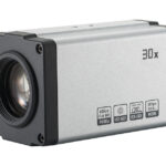 Rechteckige Überwachungskamera mit 30-fachem Zoom, HD-SDI, EX-SDI und WDR-Funktion, silbernes Gehäuse.