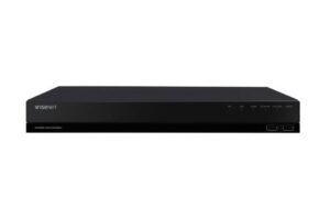 Ein schwarzer Wisenet Netzwerk-Videorekorder (NVR) mit schlankem Design und einigen LED-Anzeigen auf der Vorderseite.