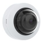 Eine weiße, kuppelförmige Überwachungskamera mit einem dunklen, durchsichtigen Gehäuse, das das Objektiv zeigt.