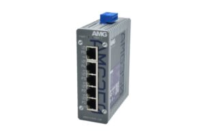 Ein grauer AMG-Netzwerkswitch mit fünf Ethernet-Ports und einem blauen Anschluss an der Oberseite.