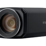 Black Kamera mit der Aufschrift "Wisenet" auf der Seite, Nahaufnahme des Objektivs.