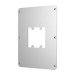 Stahlblech mit Schraublöchern und einer zentralen quadratischen Öffnung.