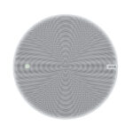 Ein runder, weißer Lautsprecher mit einem feinmaschigen Gitter und einem kleinen Logo an der Seite.