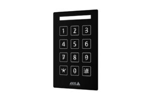 Eine schwarze, rechteckige Tastatur mit beleuchteten Zifferntasten von 0 bis 9 und Sondertasten. Oben steht "AXIS Communications".