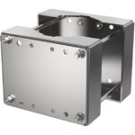 Industriebauteil aus Metall mit rechteckiger Form und mehreren Schrauben an den Seiten.