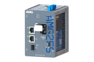 Ein silbernes AMG-Netzteil mit blauen Aufschriften, mehreren Anschlüssen für Strom und Daten sowie einer Sicherung auf der Vorderseite.