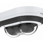 Eine Überwachungskamera mit zwei separaten Linsen in einem weißen Gehäuse.