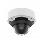 Eine Wisenet-Überwachungskamera mit weißem Gehäuse und schwarzer Kuppel.