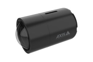 Schwarze zylindrische Kamera von Axis Communications mit Kuppelobjektiv.
