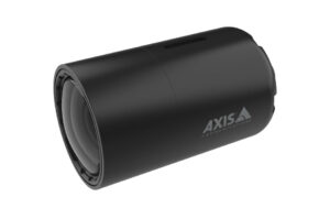 Ein schwarzes Objektiv in zylindrischer Form mit der Aufschrift "Axis Communications".