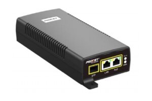 Ein schwarzes ProCET Power over Ethernet (PoE)-Gerät mit SFP-, LAN- und PoE-Anschlüssen auf der Vorderseite.